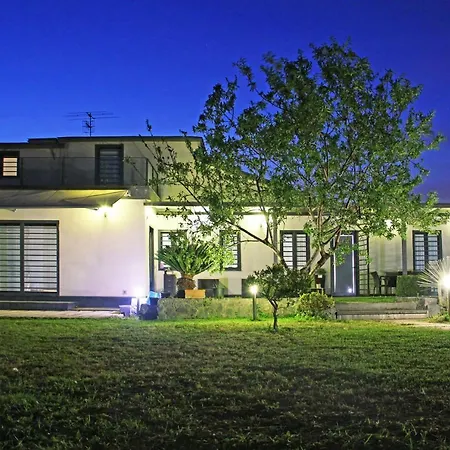 Stone Garden فندق مبيت وإفطار 3*