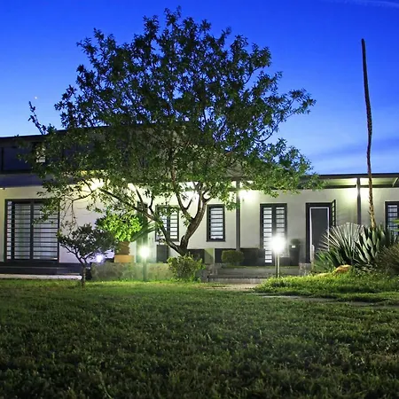 Stone Garden فندق مبيت وإفطار 3*